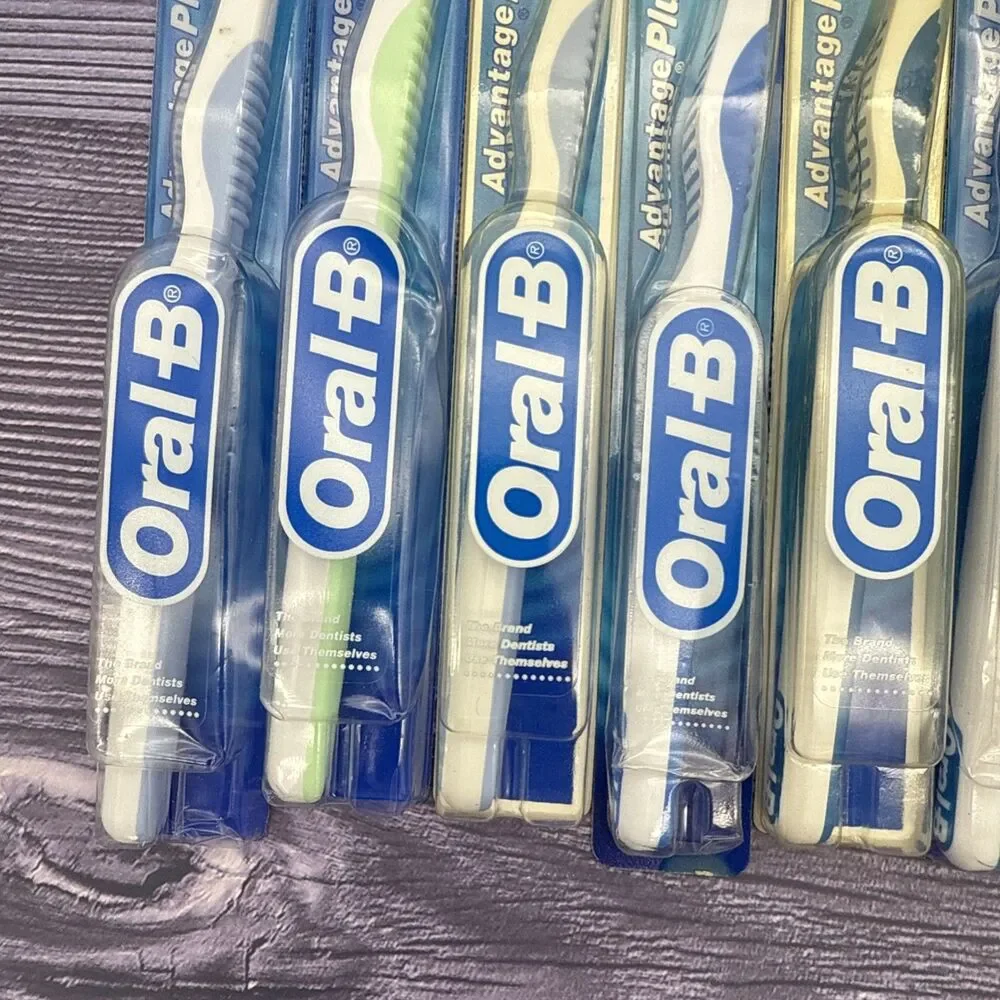 14 LOT 2002 Oral B Advantage Plus Toothbrush Regular 40 MEDIUM Control Grip NOS
